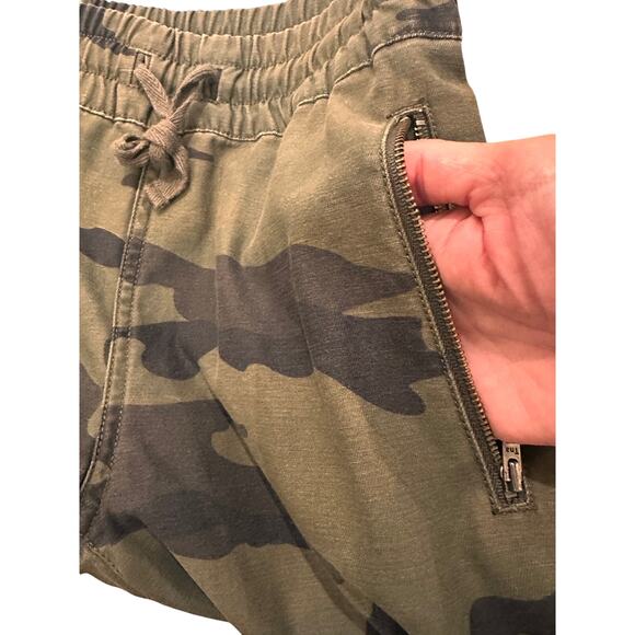 TNA Aritzia Alix Pant High Waisted Elastic Cuff Dark Green Camo Jogger, S - Picture 6 of 11